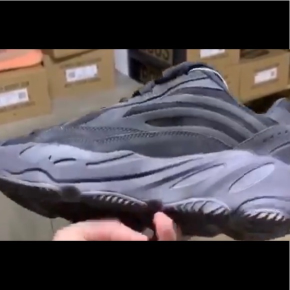 NEW DS YEEZY BOOST 700 V2 VANTAS! Ship Monday! - Picture 3 of 5